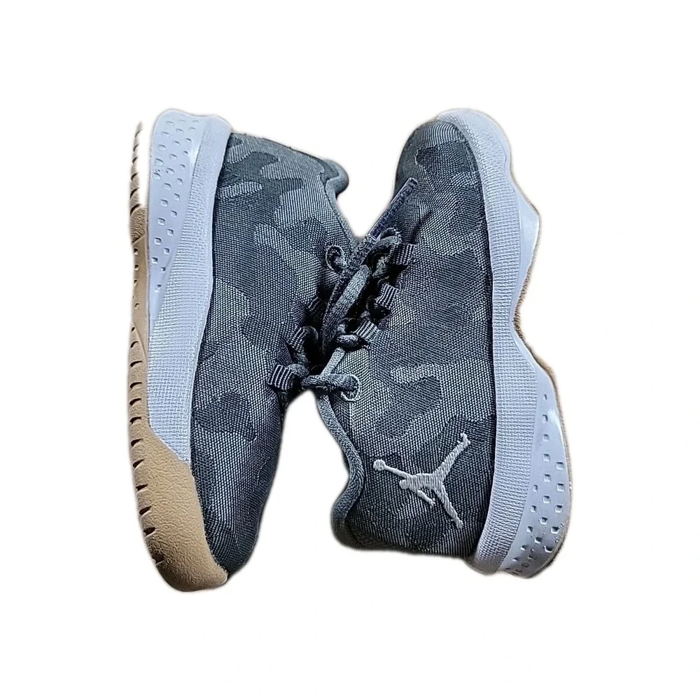 Nike TODDLER Air Jordan B Fly  SIZE 5C WHITE,‎ GRAY CAMO Style #881447-051, EUC
